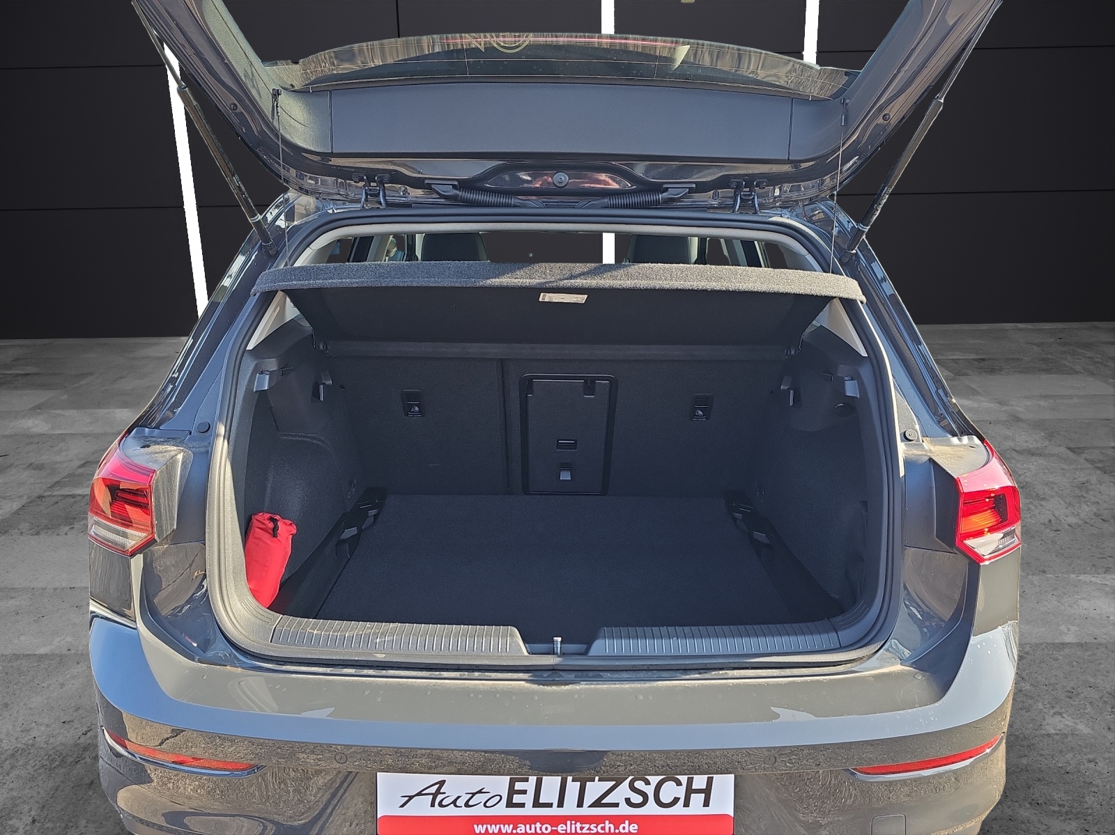 Fahrzeugabbildung Volkswagen Golf VIII TSI Move Climatronic AID PDC SH LM