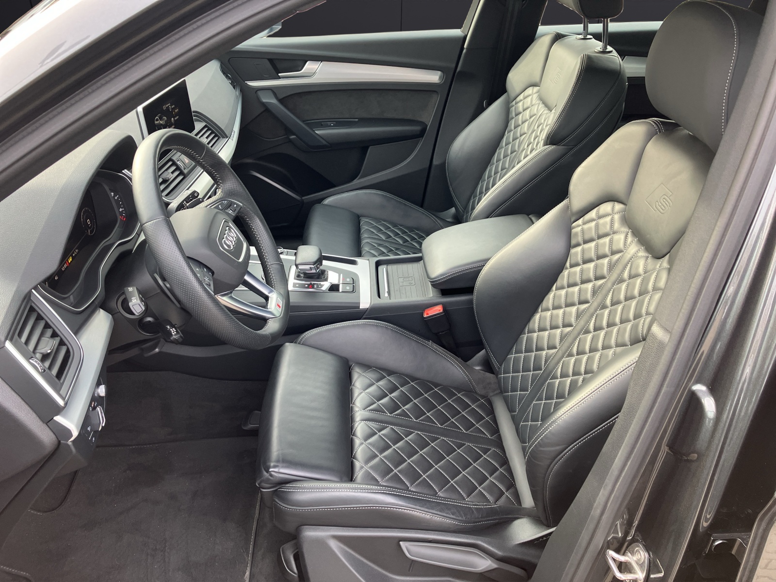 Fahrzeugabbildung Audi Q5 50 TFSI e Q sport S line S tronic LUFT MATRIX AHK AVC HuD NAVI