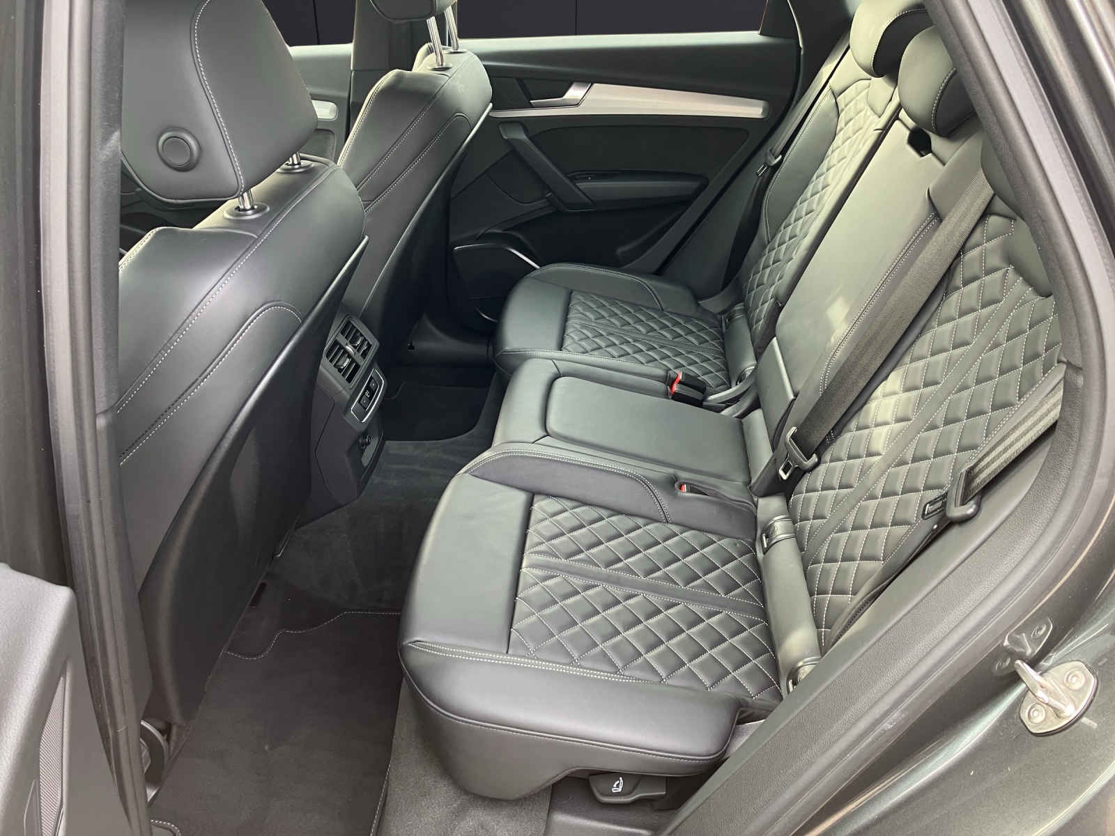Fahrzeugabbildung Audi Q5 50 TFSI e Q sport S line S tronic LUFT MATRIX AHK AVC HuD NAVI