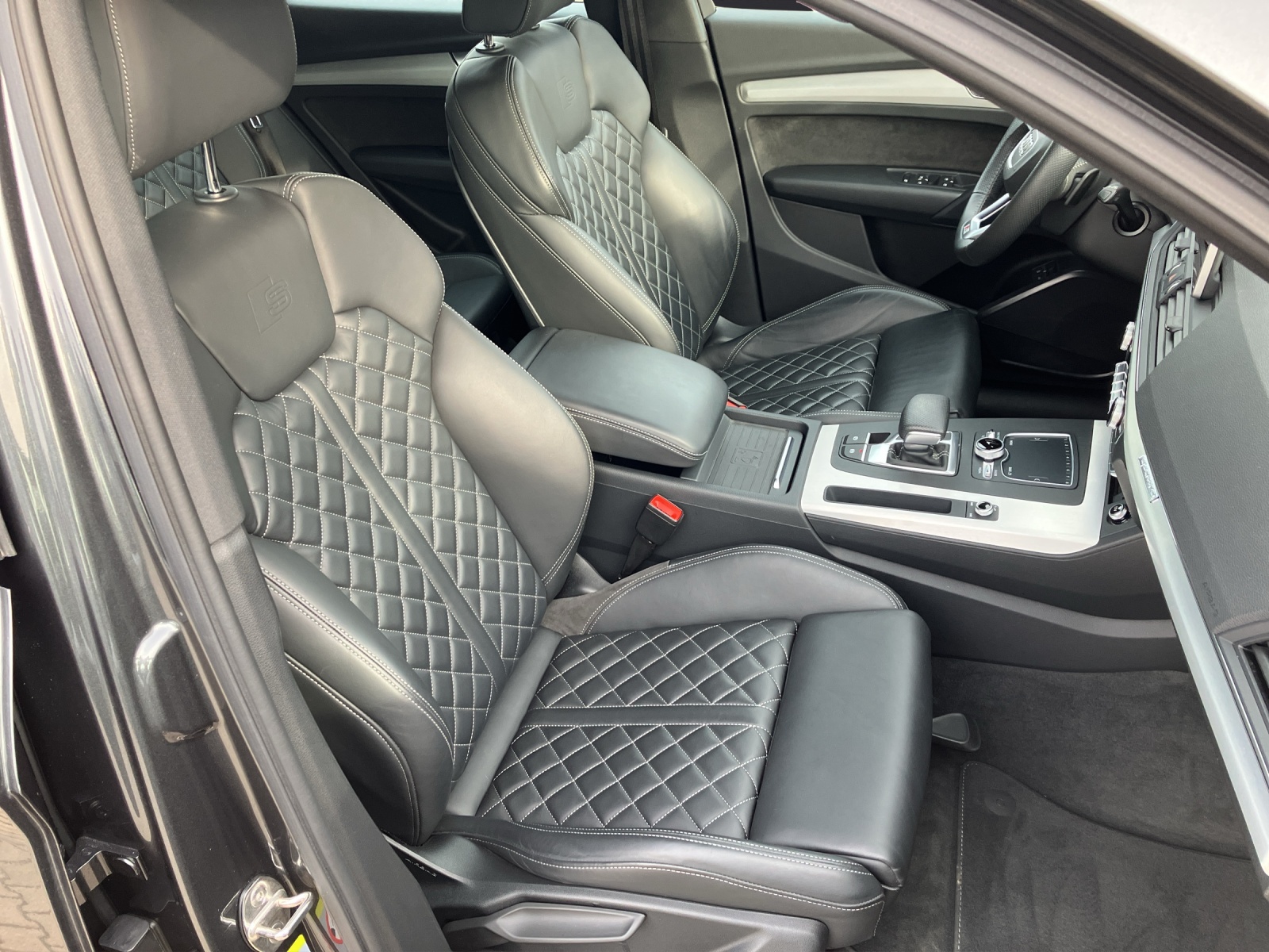 Fahrzeugabbildung Audi Q5 50 TFSI e Q sport S line S tronic LUFT MATRIX AHK AVC HuD NAVI