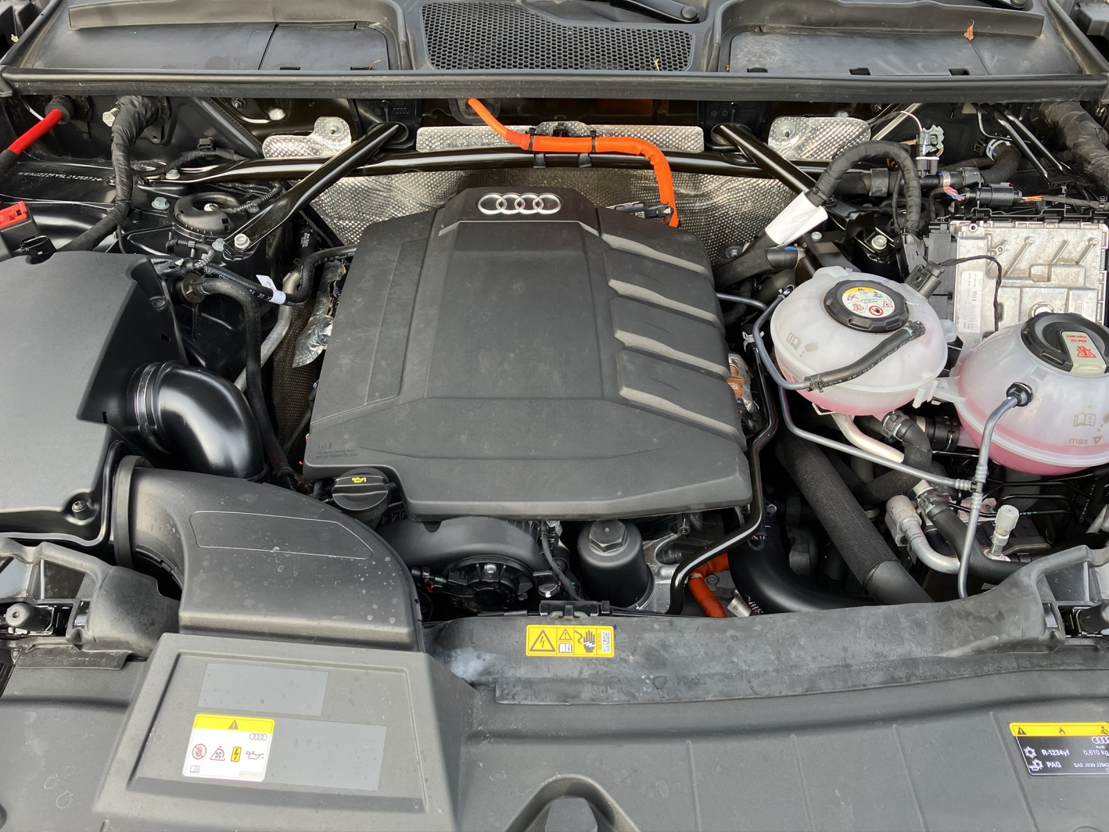 Fahrzeugabbildung Audi Q5 50 TFSI e Q sport S line S tronic LUFT MATRIX AHK AVC HuD NAVI