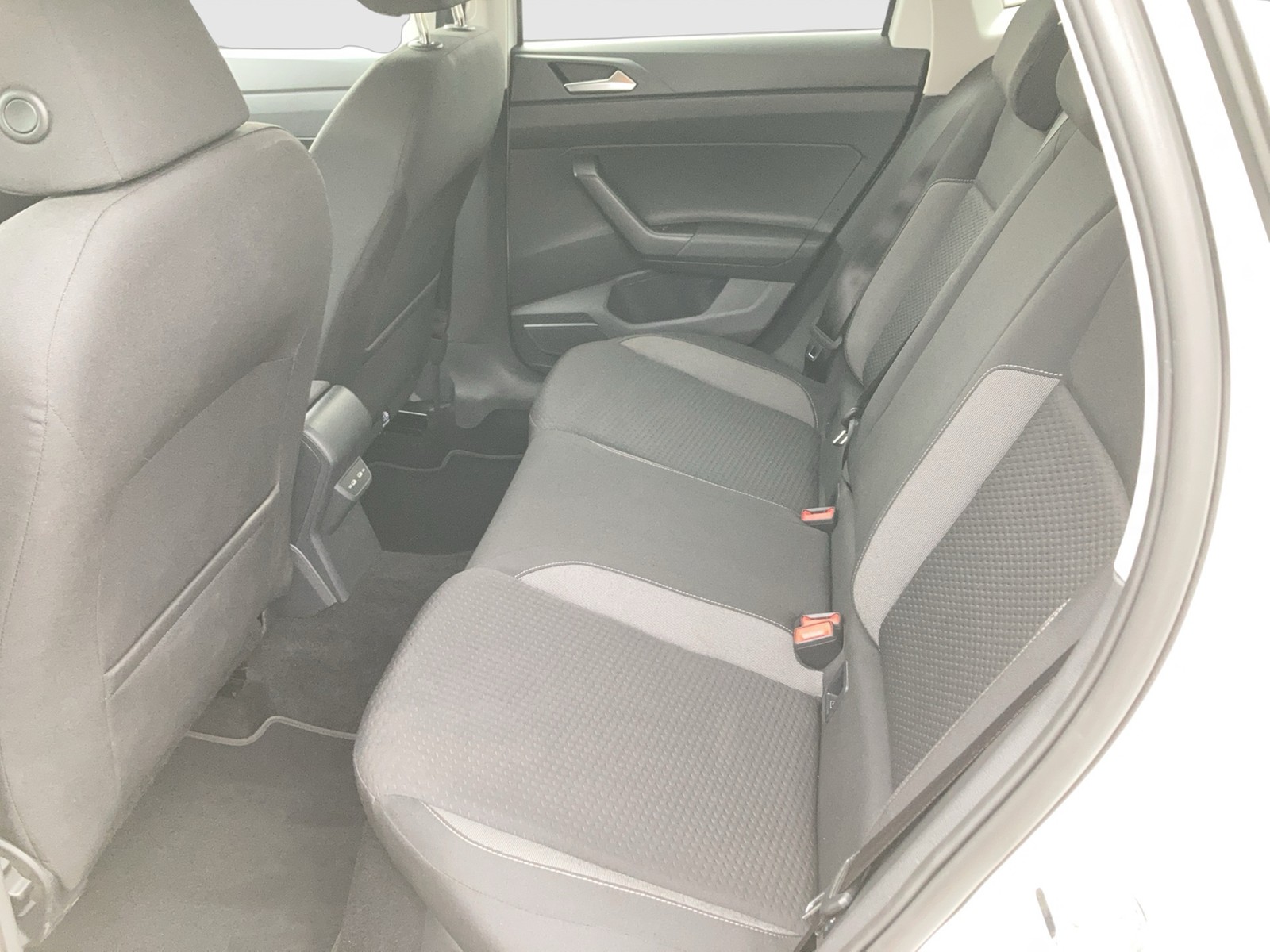 Fahrzeugabbildung Volkswagen Polo TSI Active DSG LED Navi ACC PDC SH