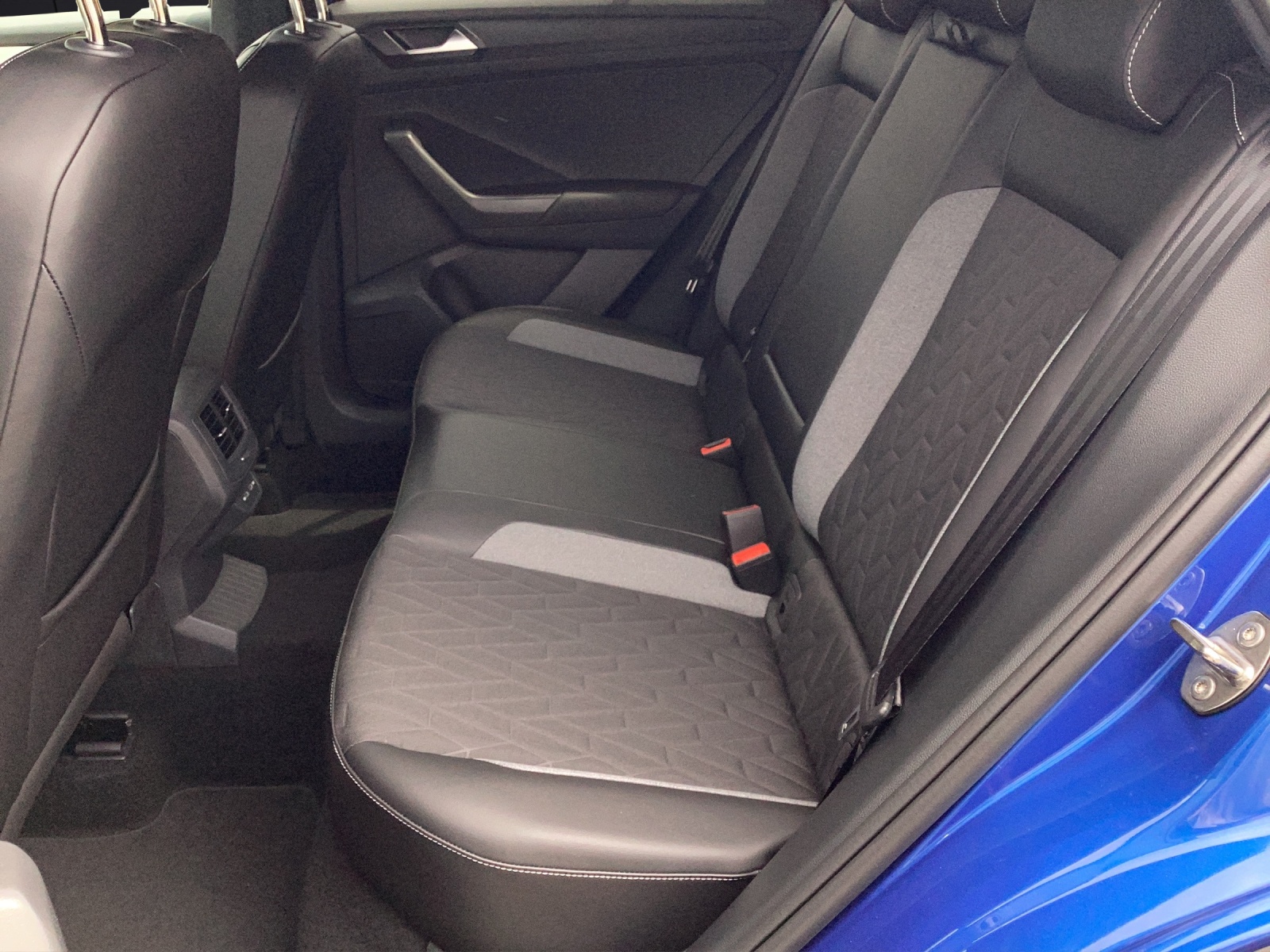 Fahrzeugabbildung Volkswagen T-Roc 1,0l TSI Goal