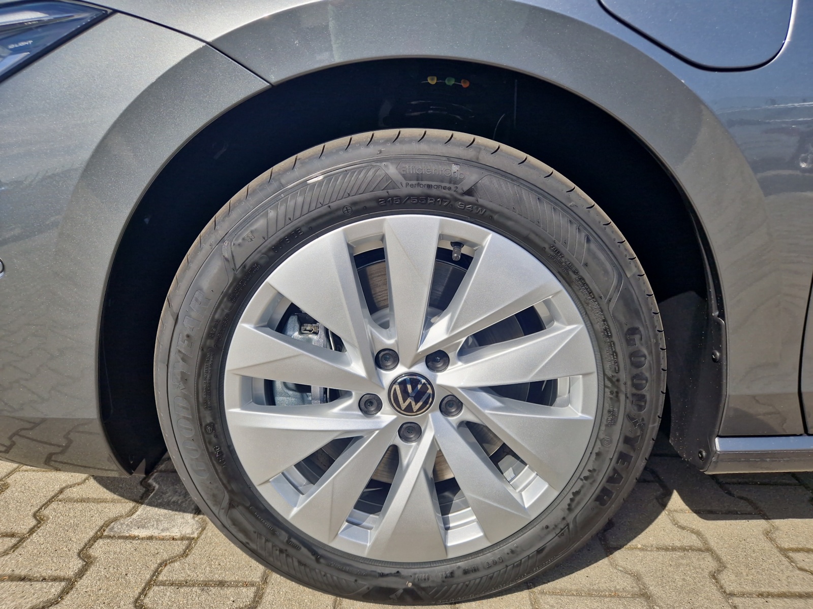 Fahrzeugabbildung Volkswagen Passat Variant 1.5 TSI eHybrid Business Matrix AHK Navi AID ACC 360°