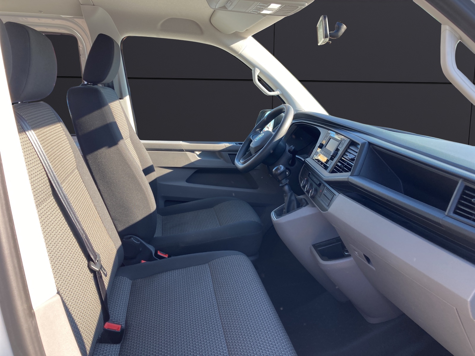 Fahrzeugabbildung Volkswagen T6 Kombi T6.1 TDI 9-Sitzer KLIMA KOMFORT DAB