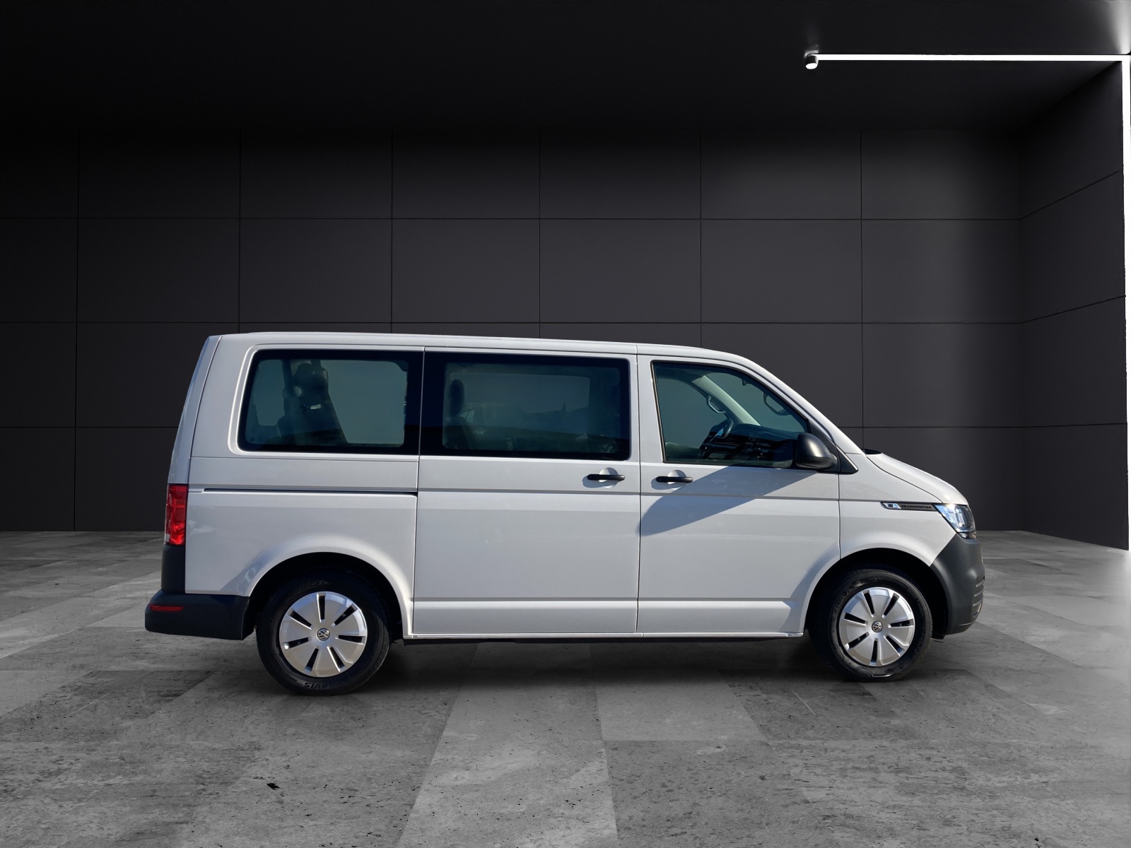 Fahrzeugabbildung Volkswagen T6 Kombi T6.1 TDI 9-Sitzer KLIMA KOMFORT DAB