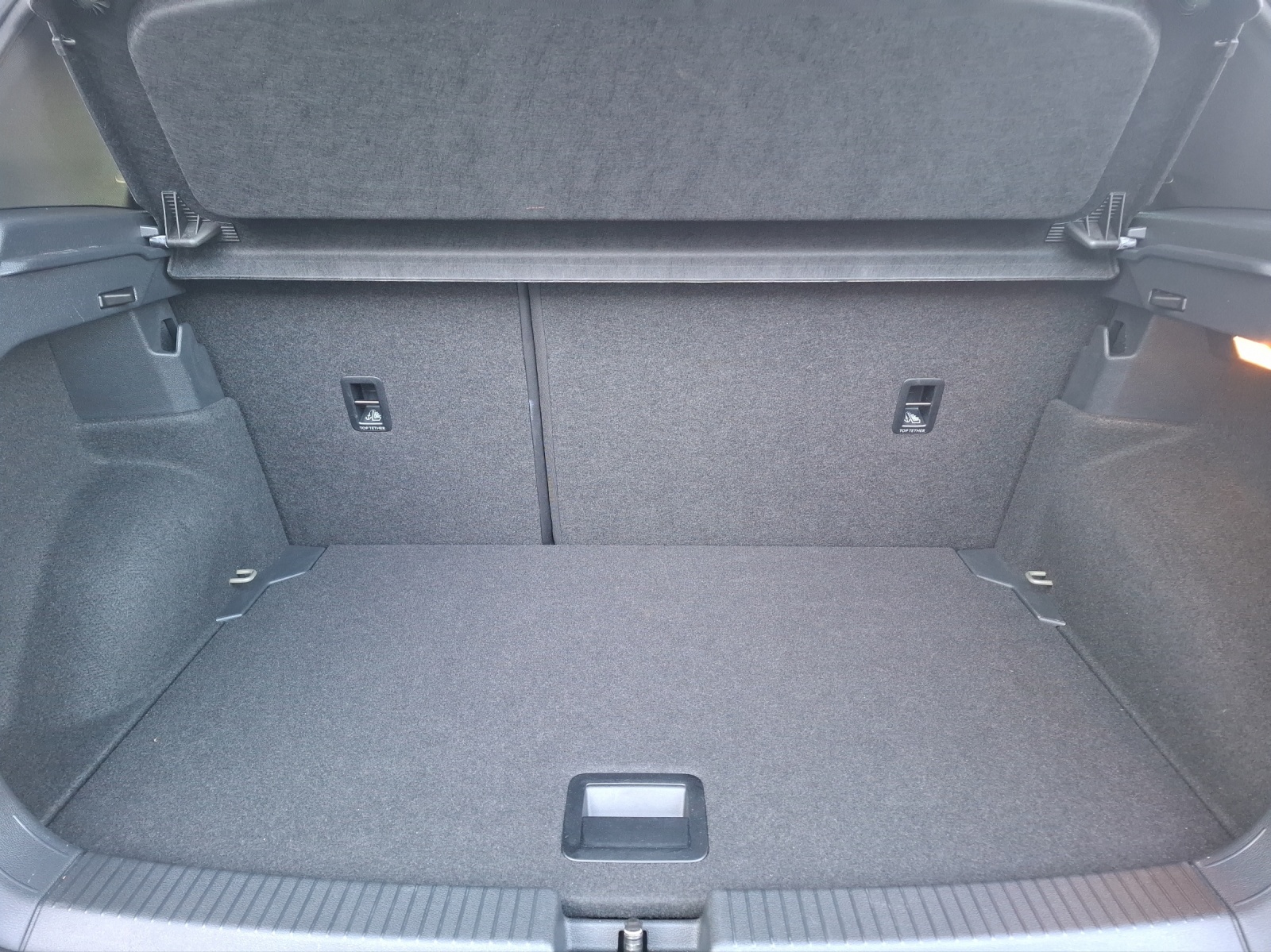 Fahrzeugabbildung Volkswagen T-Cross TSI Active DSG LED Navi AID ACC RFK SH 17