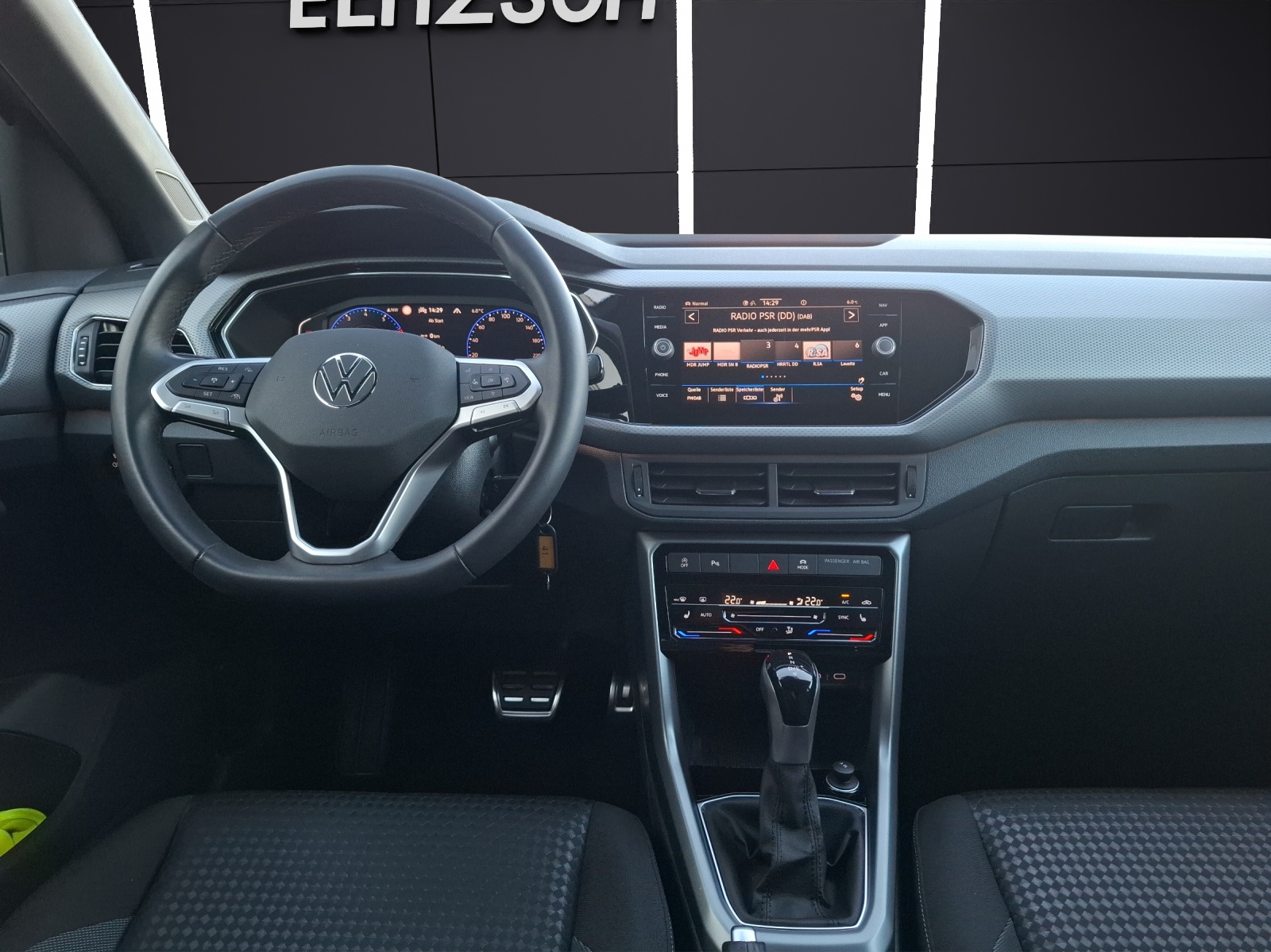 Fahrzeugabbildung Volkswagen T-Cross TSI Active DSG LED Navi AID ACC RFK SH 17