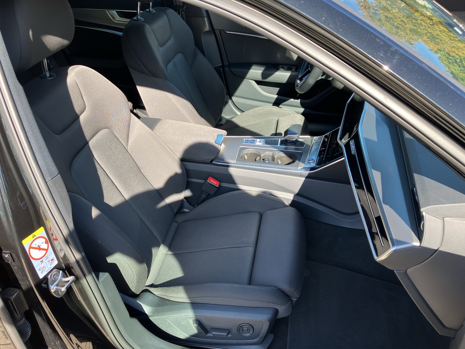 Fahrzeugabbildung Audi A6 Avant 50 TDI sport quattro Matrix AVC ACC SH 19