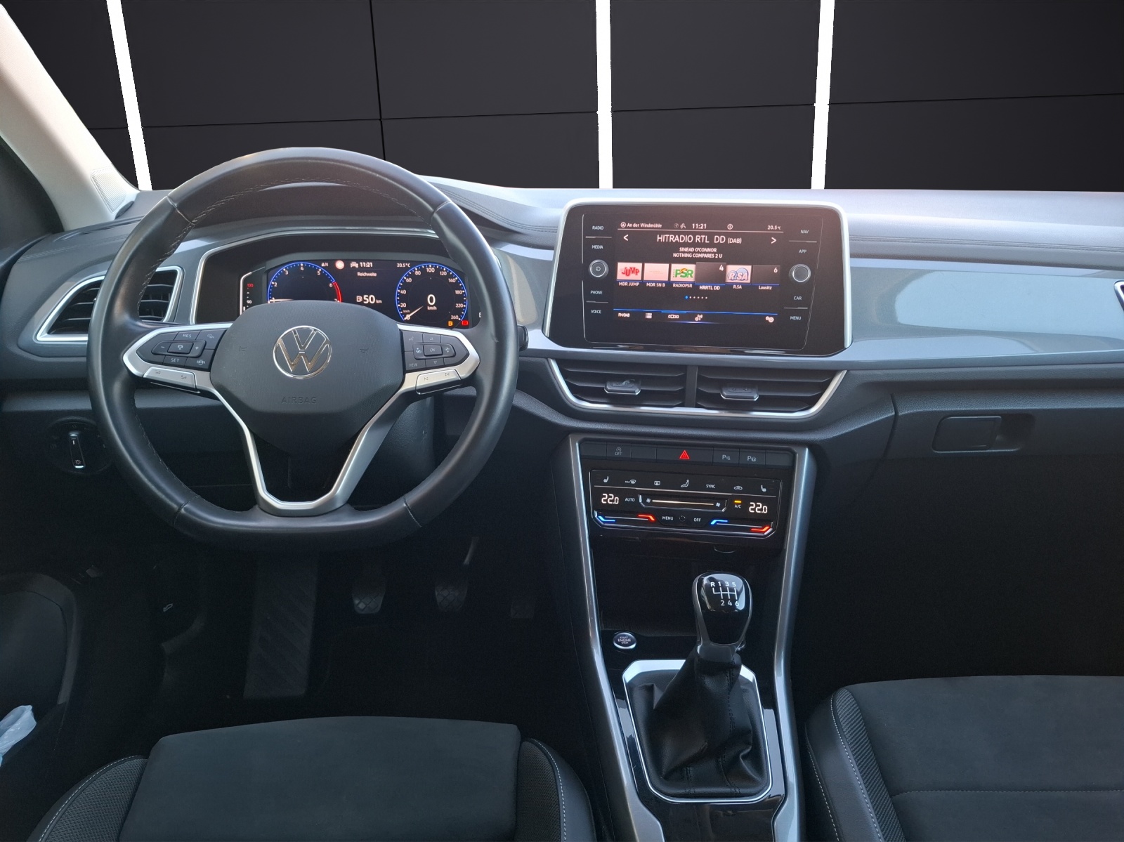 Fahrzeugabbildung Volkswagen T-Roc TSI Style LED Navi AID ACC Park-Assist SH