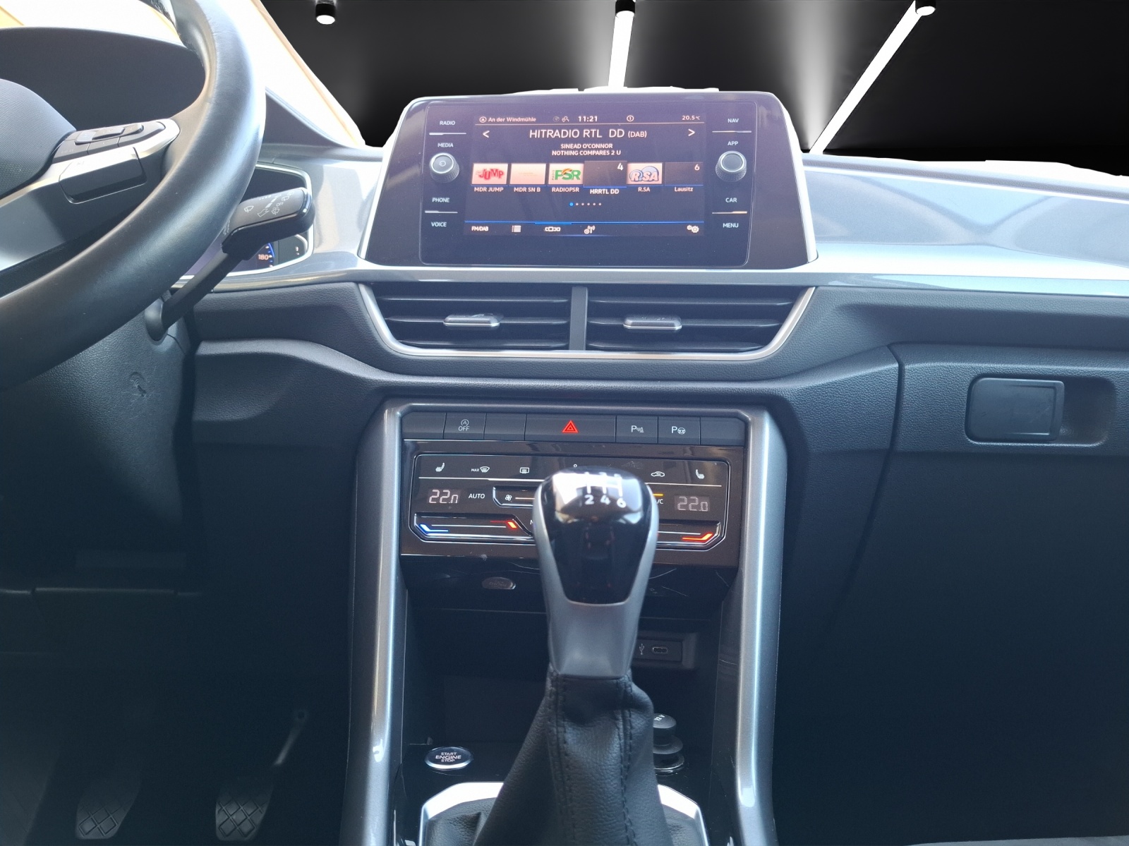 Fahrzeugabbildung Volkswagen T-Roc TSI Style LED Navi AID ACC Park-Assist SH