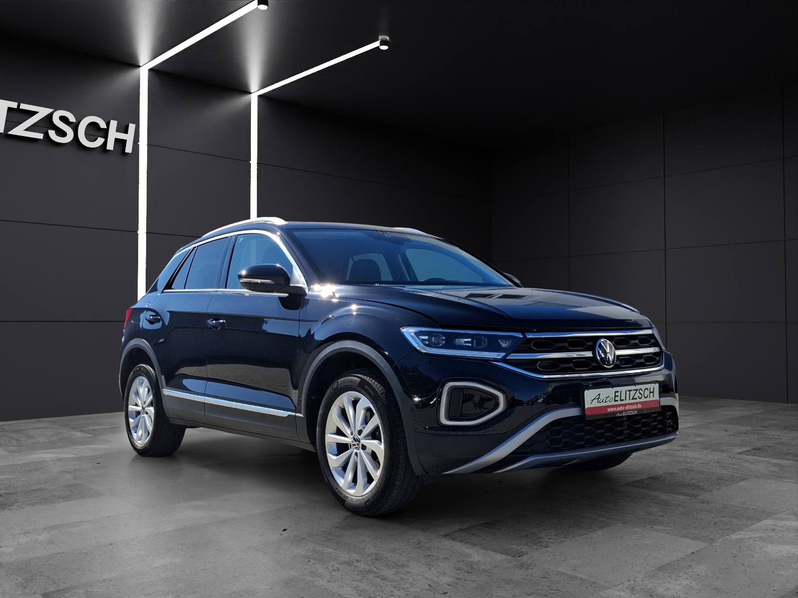 Fahrzeugabbildung Volkswagen T-Roc TSI Style LED Navi AID ACC Park-Assist SH