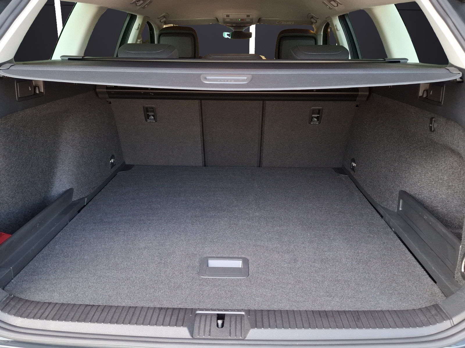 Fahrzeugabbildung Volkswagen Passat Variant TSI Business DSG Matrix Navi ACC RFK SHZ APP