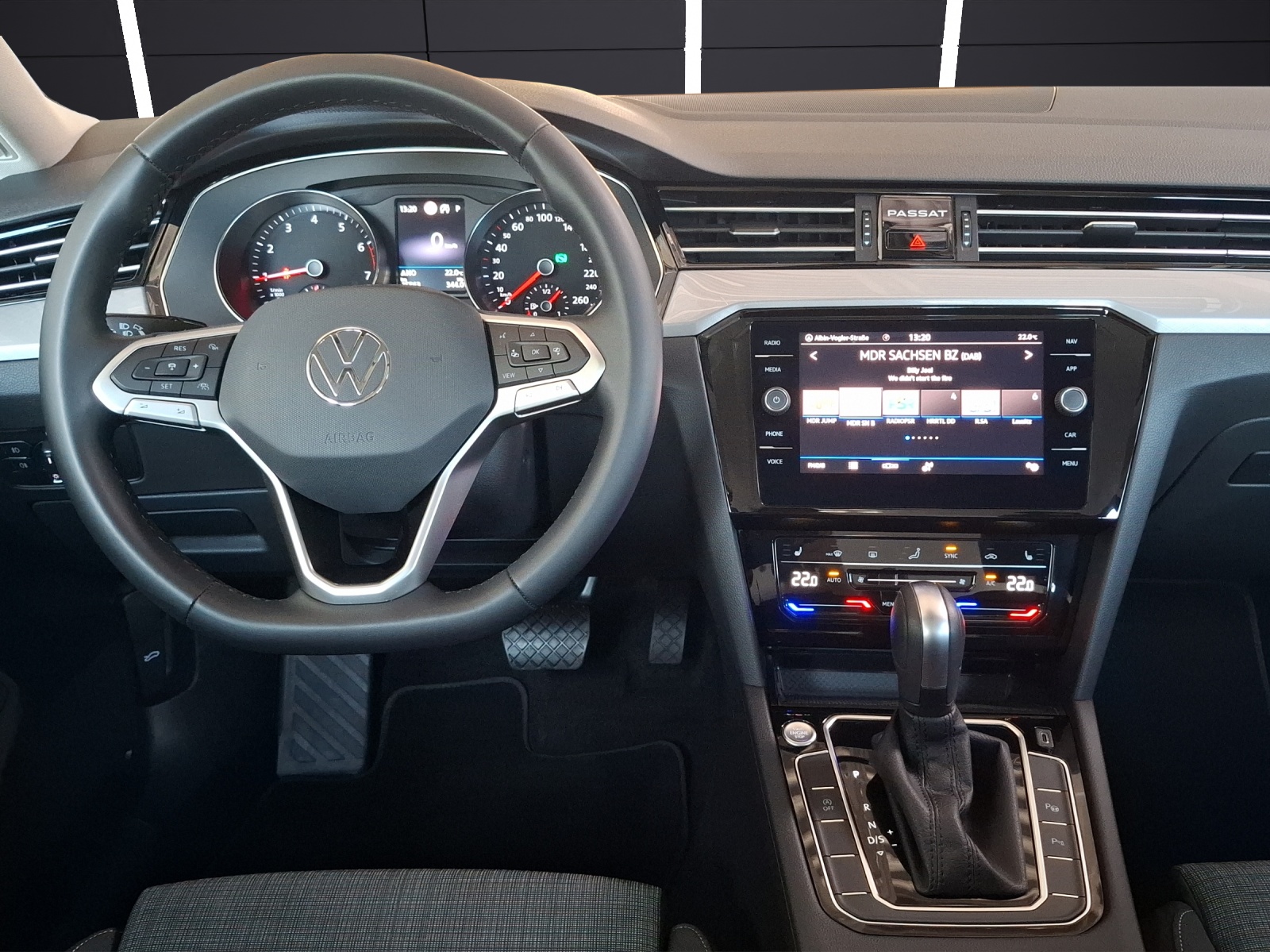 Fahrzeugabbildung Volkswagen Passat Variant TSI Business DSG Matrix Navi ACC RFK SHZ APP