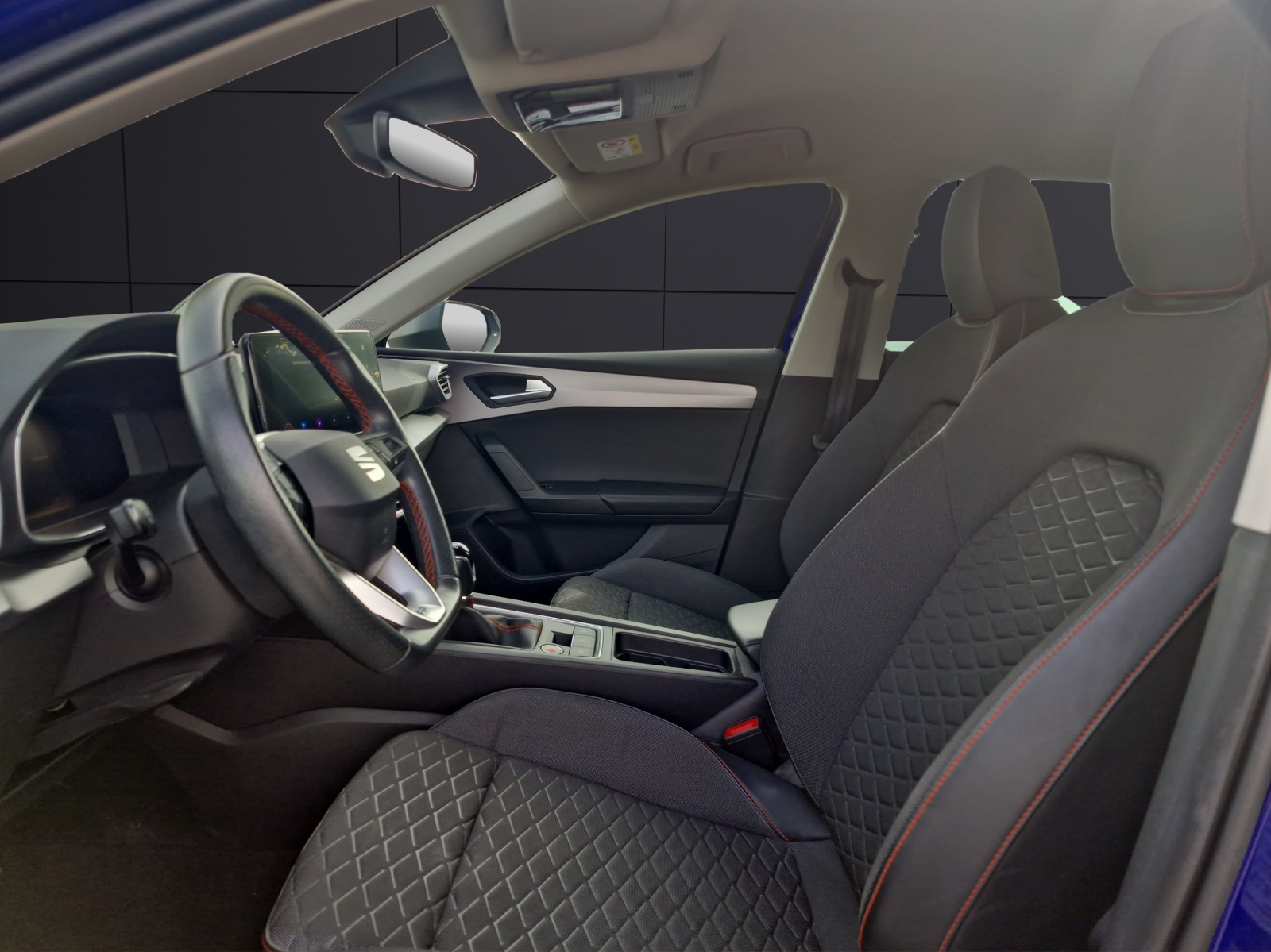 Fahrzeugabbildung SEAT Leon TSI FR LED Navi ACC Park-Assist SH LM fertig