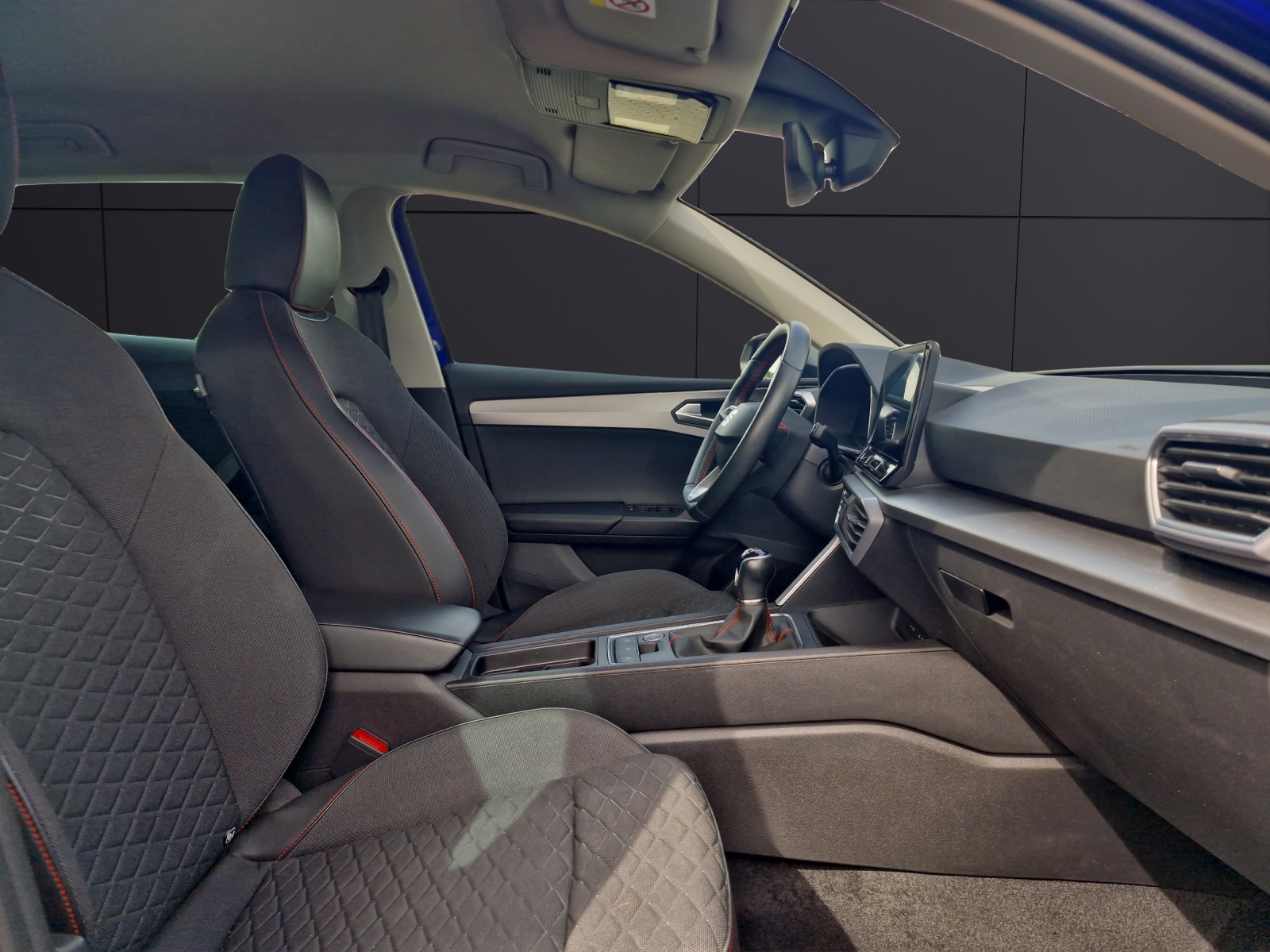 Fahrzeugabbildung SEAT Leon TSI FR LED Navi ACC Park-Assist SH LM fertig