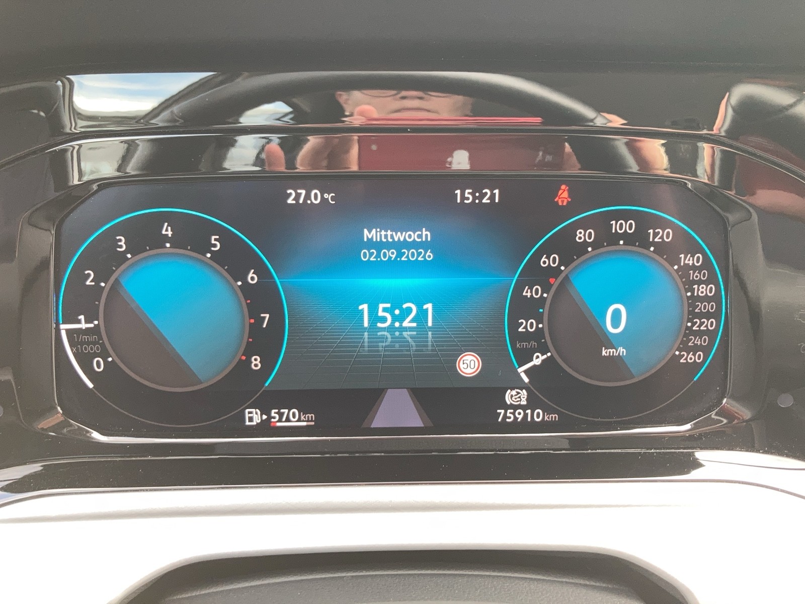 Fahrzeugabbildung Volkswagen Golf VIII Variant TSI Life LED Navi AID ACC PDC SH