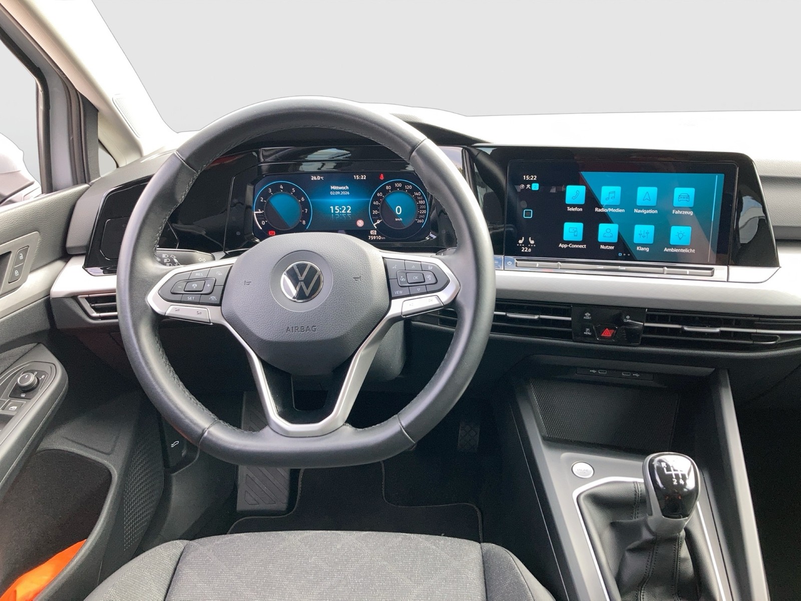 Fahrzeugabbildung Volkswagen Golf VIII Variant TSI Life LED Navi AID ACC PDC SH