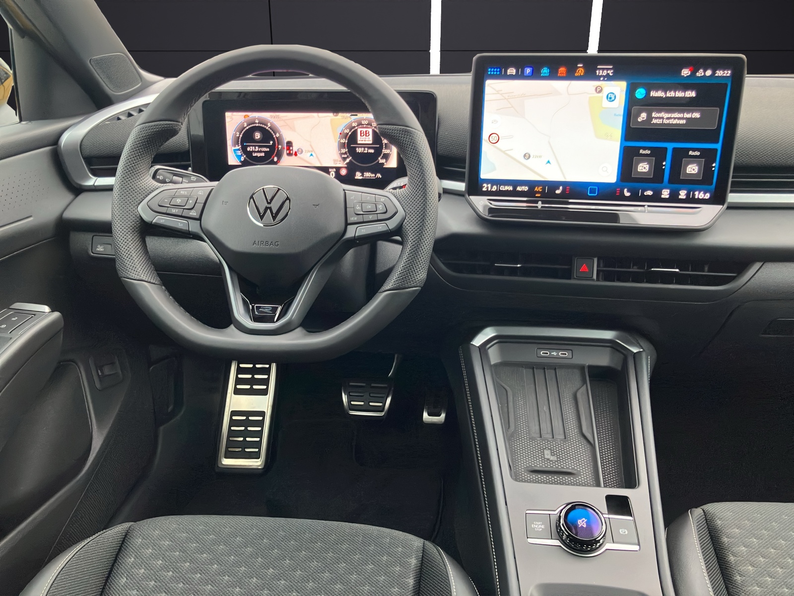 Fahrzeugabbildung Volkswagen T-Roc R-Line NAVI DAB ACC IQ.LIGHT