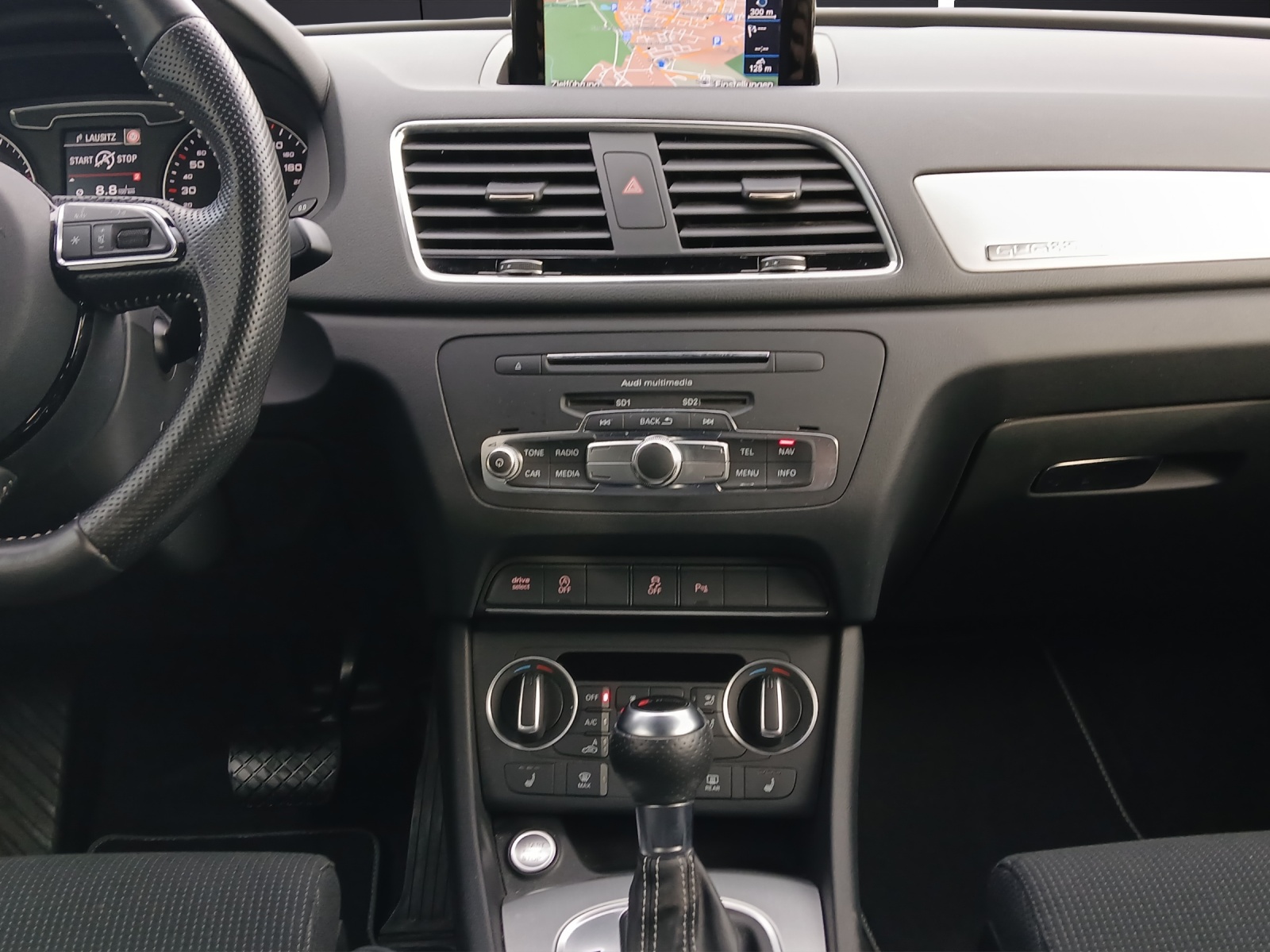 Fahrzeugabbildung Audi Q3 TFSI S Line S-tronic qu LED Navi GRA PDC SHZ