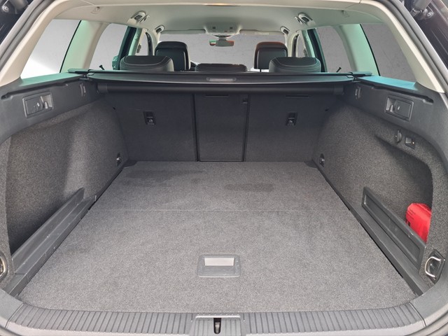 Fahrzeugabbildung Volkswagen Passat Variant TDI Elegance DSG Matrix AHK Navi ACC RFK SH