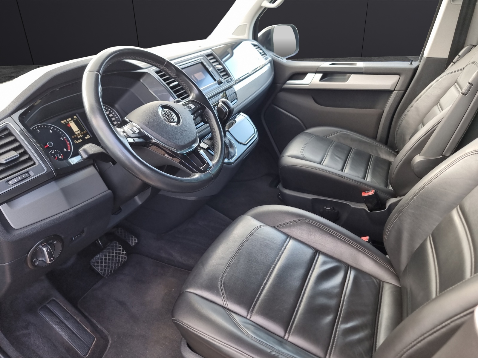 Fahrzeugabbildung Volkswagen T6 Multivan TDI DSG Comfortline LEDER STH 7-SITZER 18