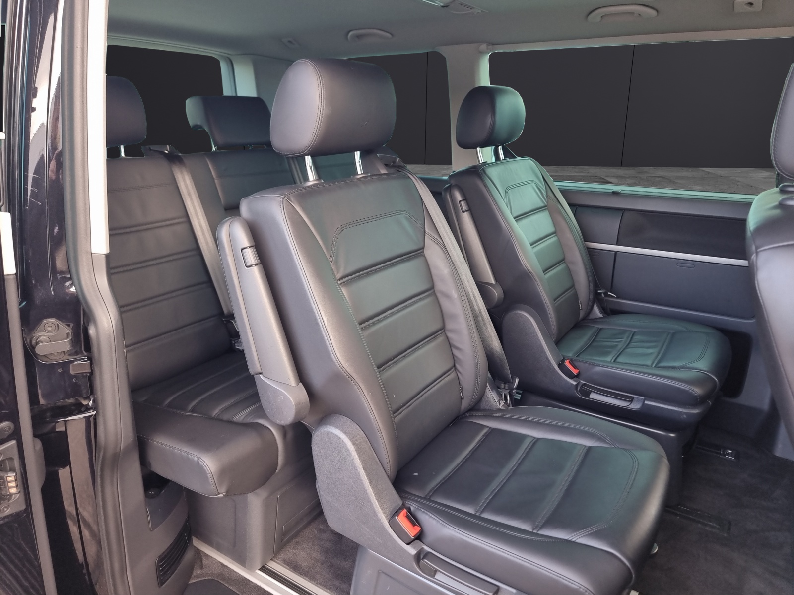 Fahrzeugabbildung Volkswagen T6 Multivan TDI DSG Comfortline LEDER STH 7-SITZER 18