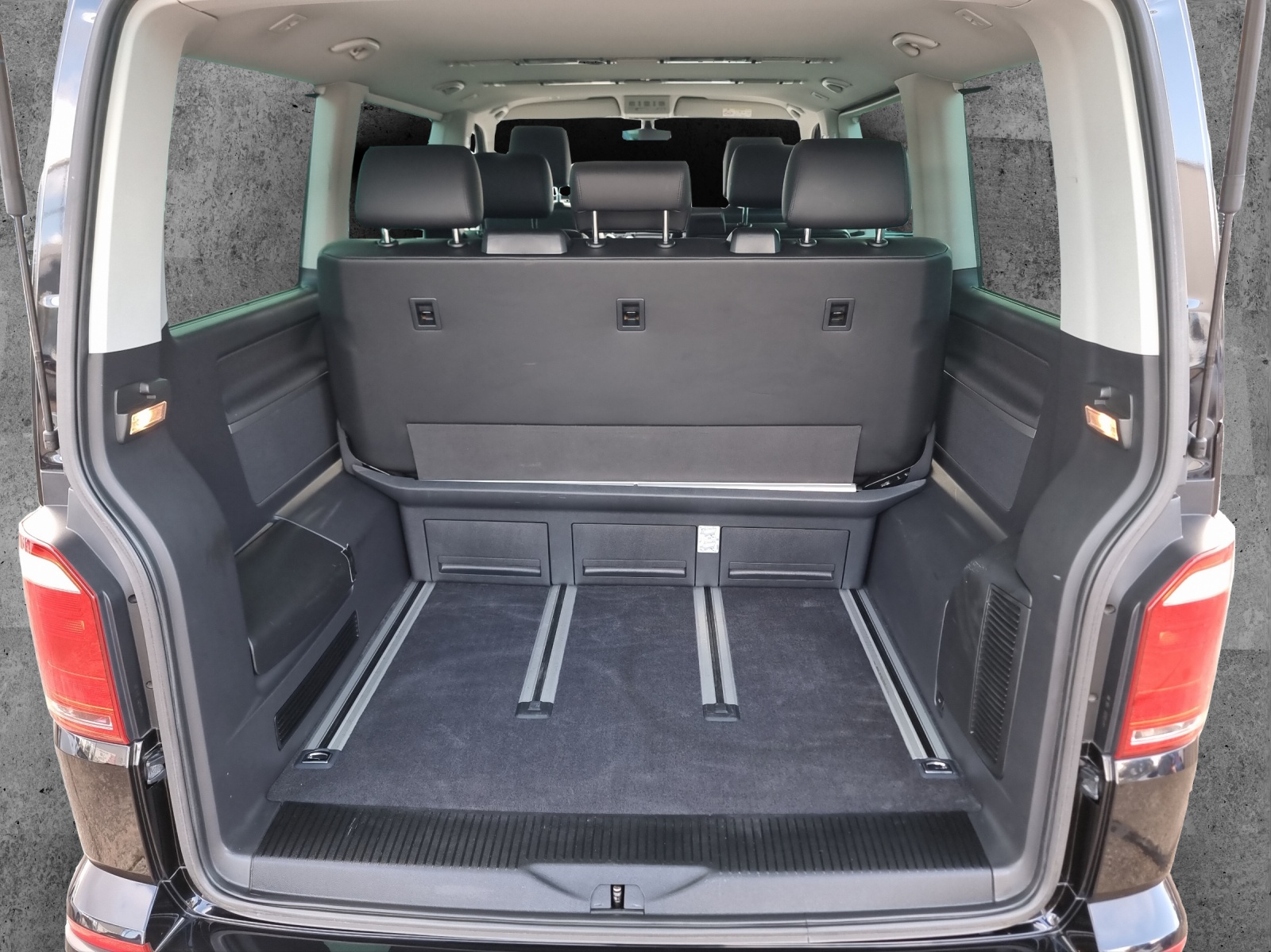 Fahrzeugabbildung Volkswagen T6 Multivan TDI DSG Comfortline LEDER STH 7-SITZER 18
