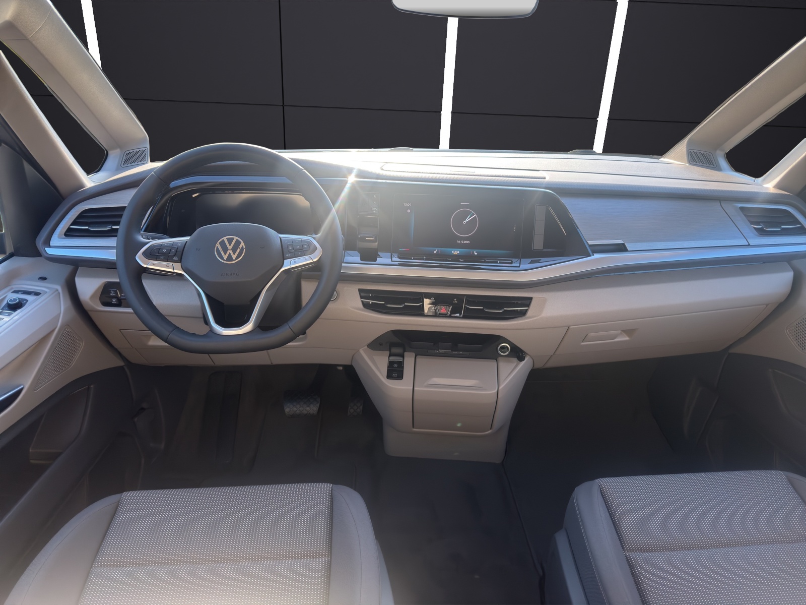 Fahrzeugabbildung Volkswagen T7 Multivan TDI SCR KÜ SHZ RFK