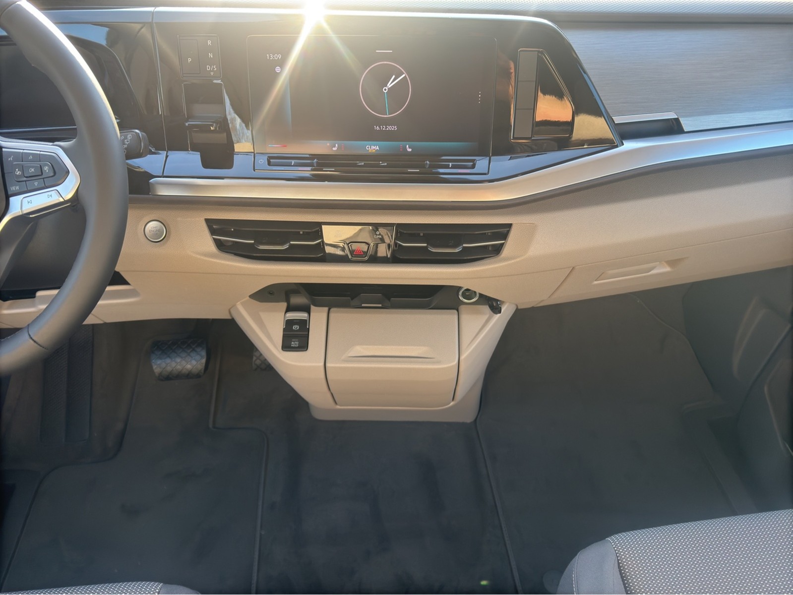 Fahrzeugabbildung Volkswagen T7 Multivan TDI SCR KÜ SHZ RFK