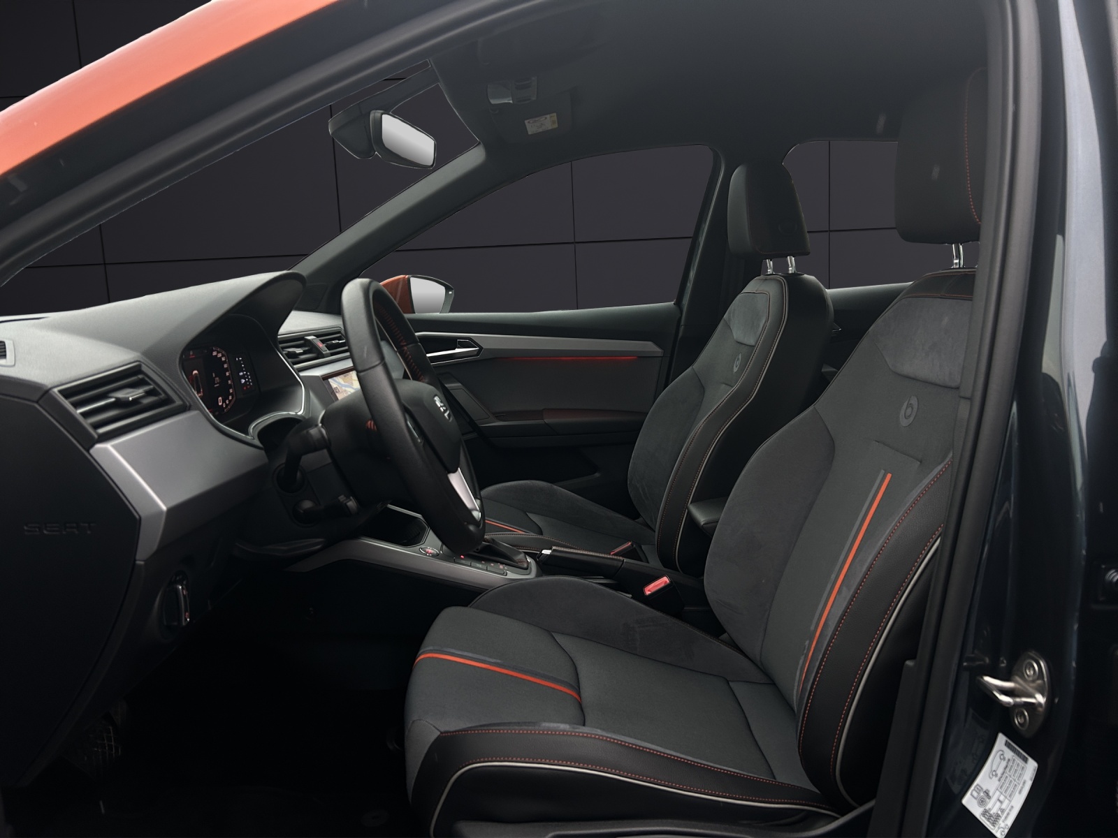 Fahrzeugabbildung SEAT Arona TSI FR DSG LED ACC AHK SH PDC Beats SeatConnect Ambiente Klima