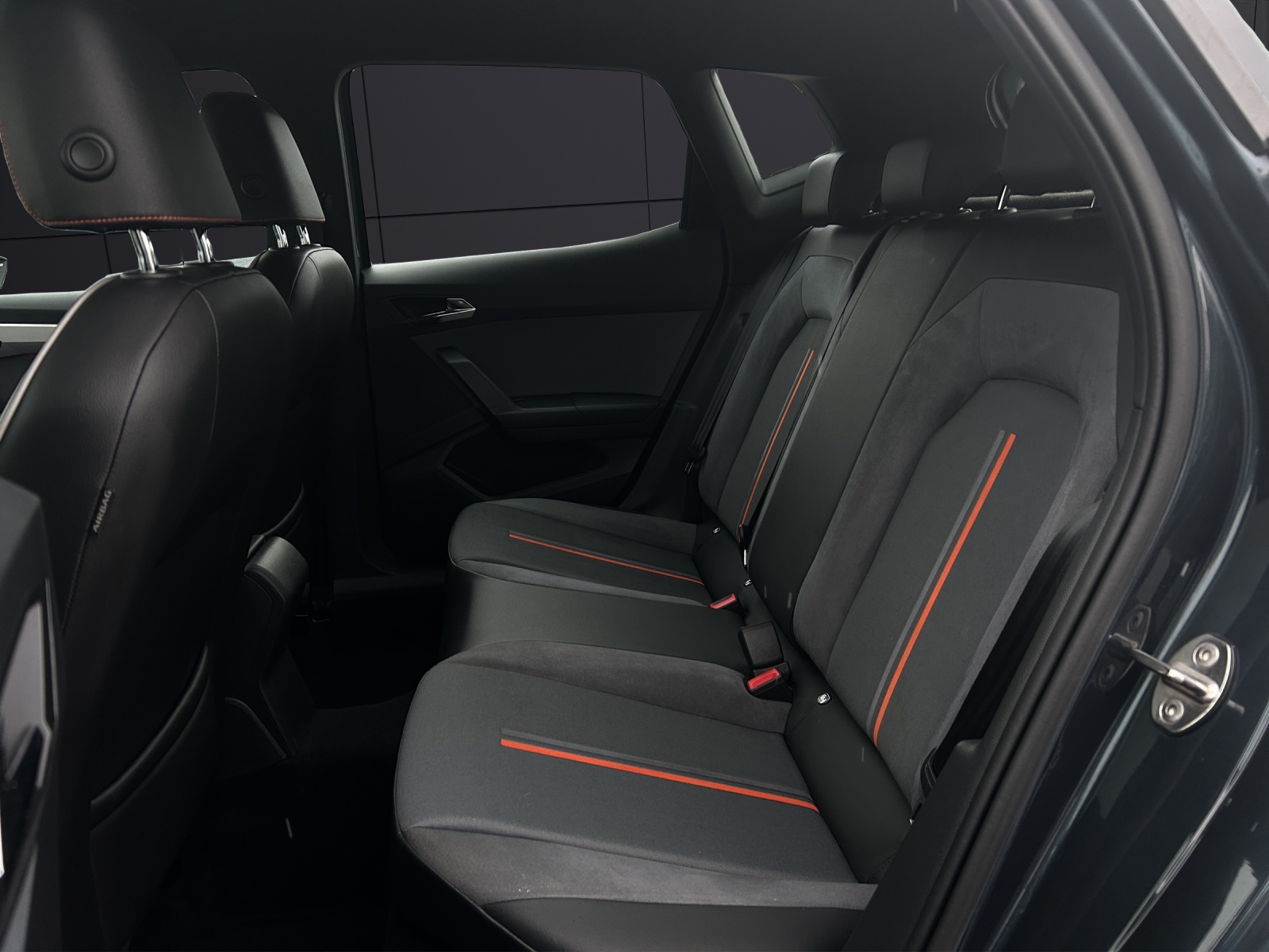 Fahrzeugabbildung SEAT Arona TSI FR DSG LED ACC AHK SH PDC Beats SeatConnect Ambiente Klima