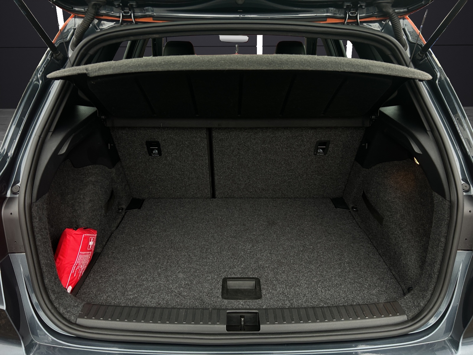 Fahrzeugabbildung SEAT Arona TSI FR DSG LED ACC AHK SH PDC Beats SeatConnect Ambiente Klima