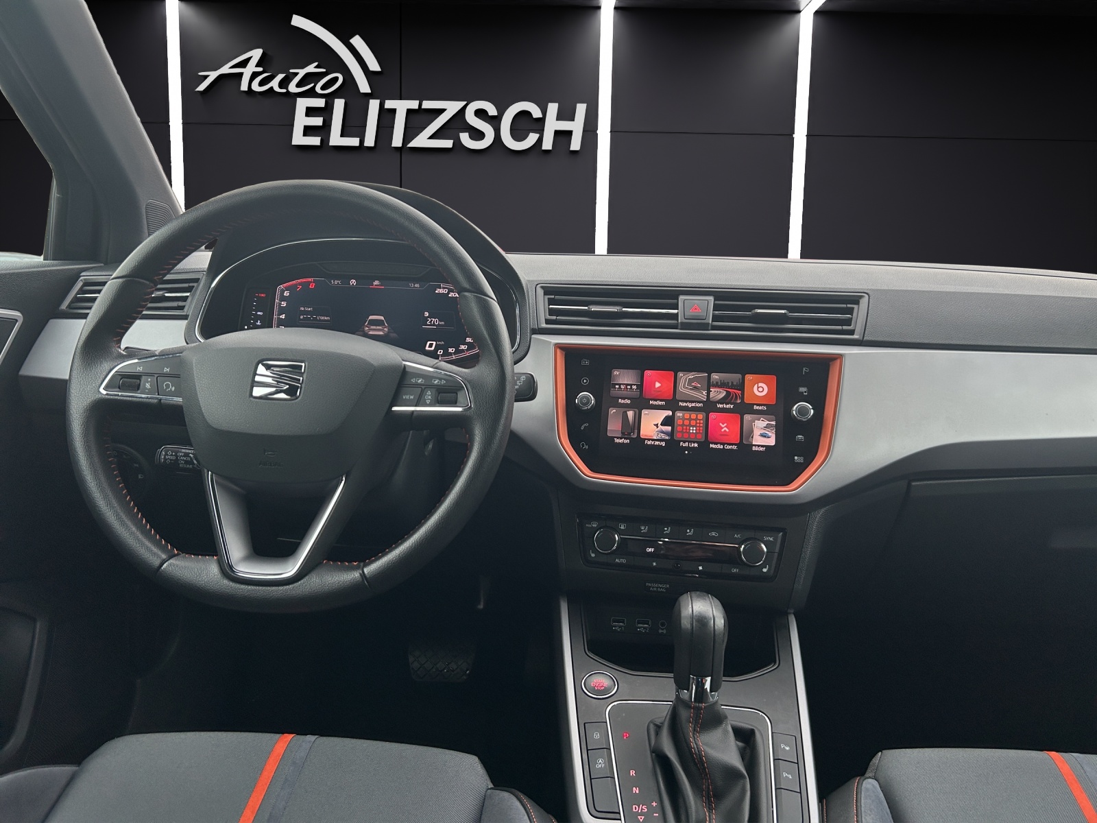 Fahrzeugabbildung SEAT Arona TSI FR DSG LED ACC AHK SH PDC Beats SeatConnect Ambiente Klima