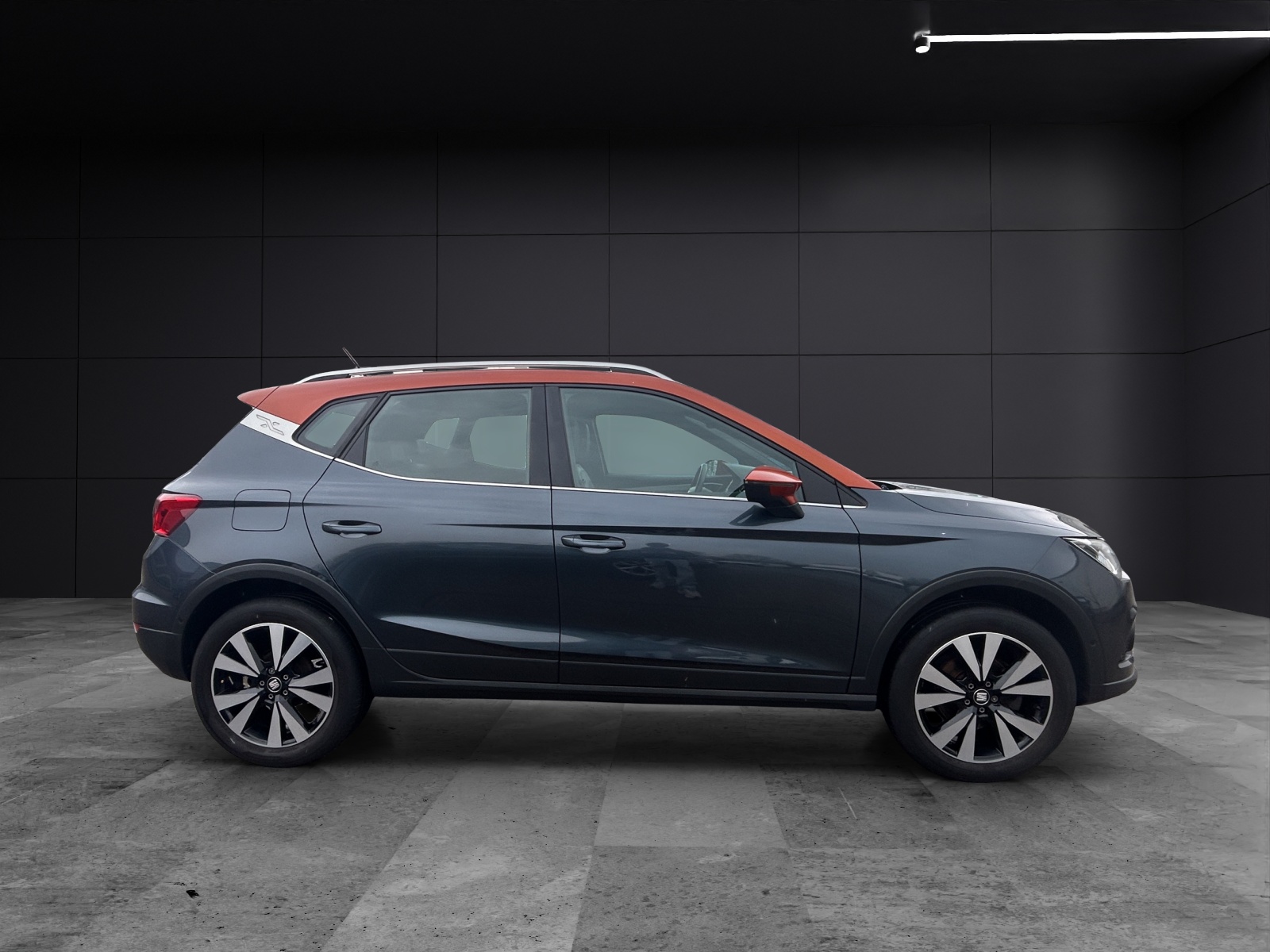 Fahrzeugabbildung SEAT Arona TSI FR DSG LED ACC AHK SH PDC Beats SeatConnect Ambiente Klima