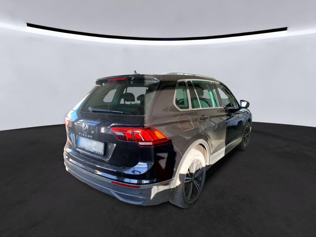 Fahrzeugabbildung Volkswagen Tiguan TSI Active DSG LED Navi ACC RFK SH 18