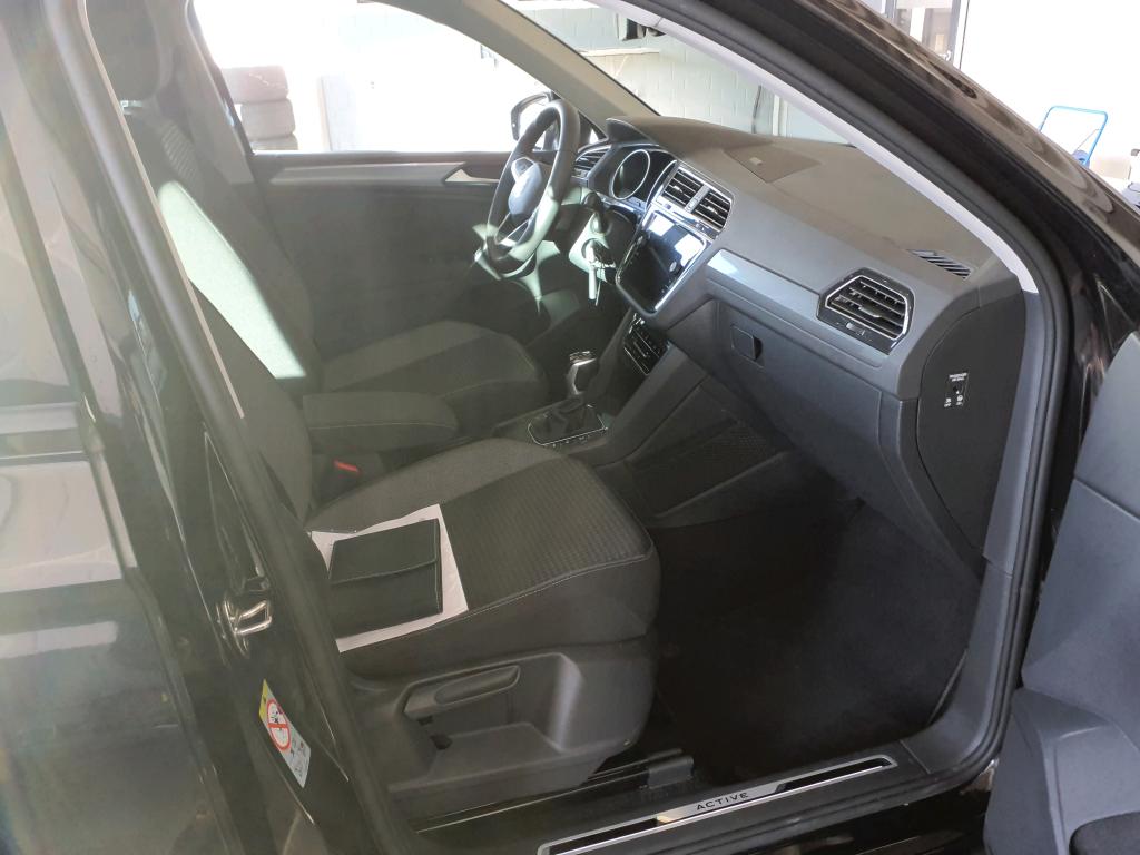 Fahrzeugabbildung Volkswagen Tiguan TSI Active DSG LED Navi ACC RFK SH 18