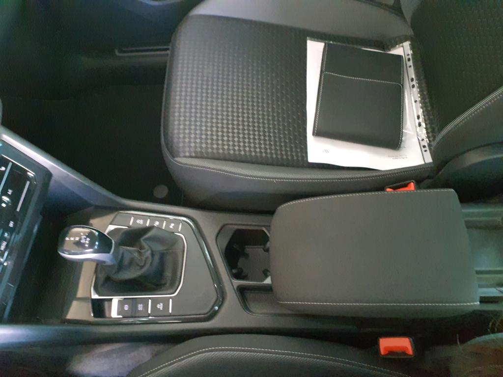 Fahrzeugabbildung Volkswagen Tiguan TSI Active DSG LED Navi ACC RFK SH 18