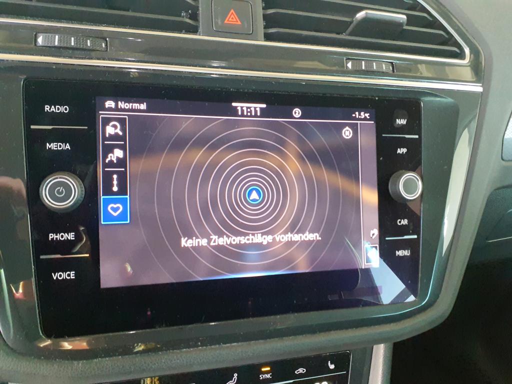 Fahrzeugabbildung Volkswagen Tiguan TSI Active DSG LED Navi ACC RFK SH 18