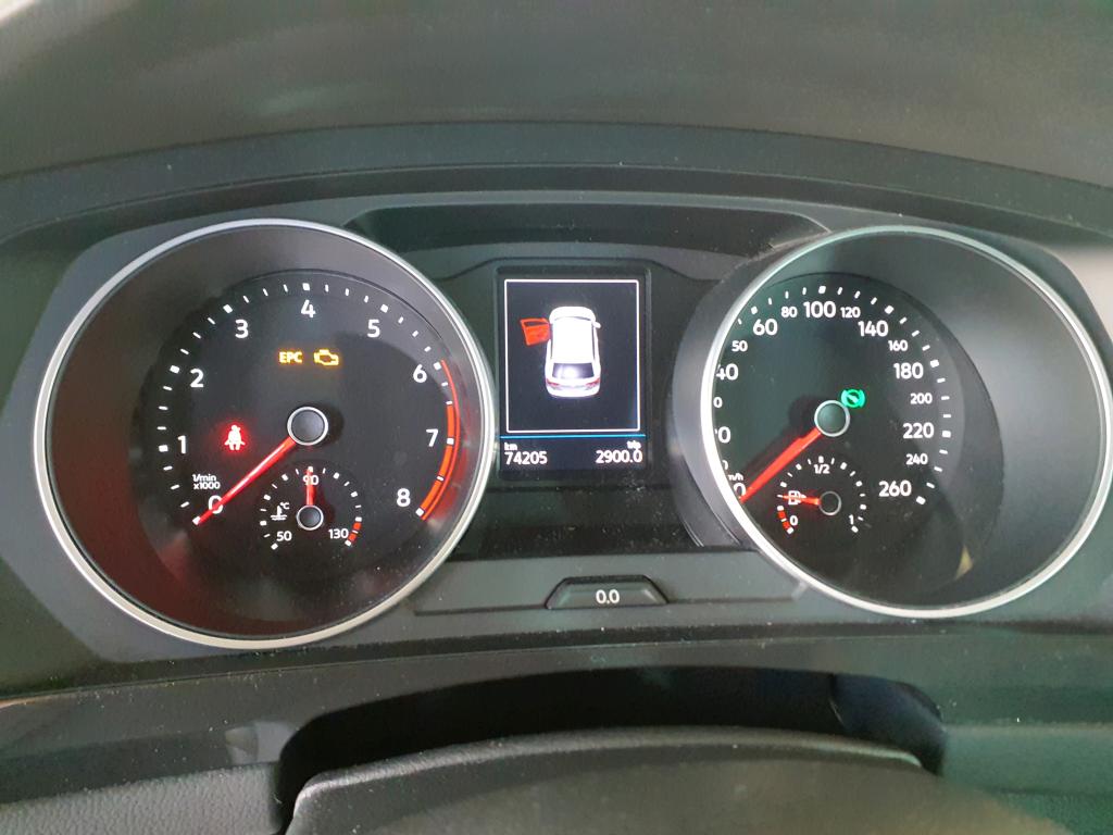 Fahrzeugabbildung Volkswagen Tiguan TSI Active DSG LED Navi ACC RFK SH 18