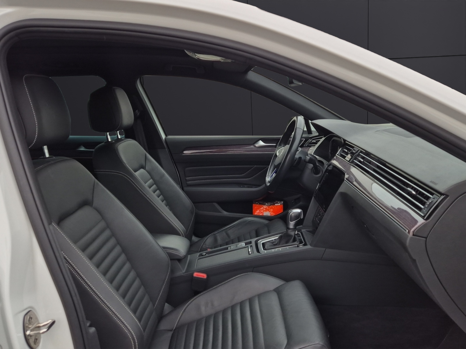 Fahrzeugabbildung Volkswagen Passat Variant GTE R-Line Standhzg MatrixLED AHK Leder HUD Pano AID ACC RFK