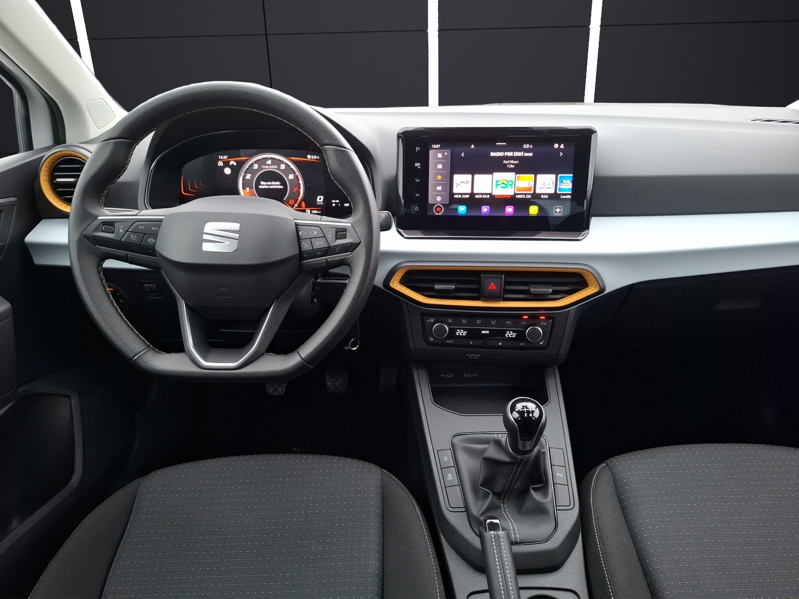 Fahrzeugabbildung SEAT Ibiza TSI Style LED Navi GRA RFK SH LM