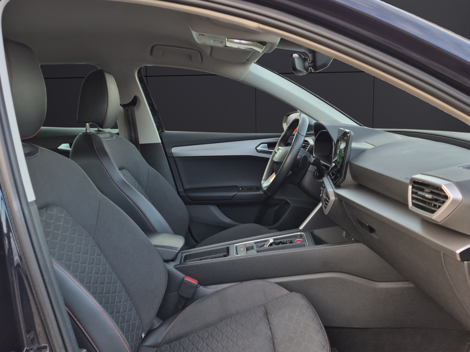 Fahrzeugabbildung SEAT Leon eTSI FR-Line DSG LED Navi GRA PDC SH