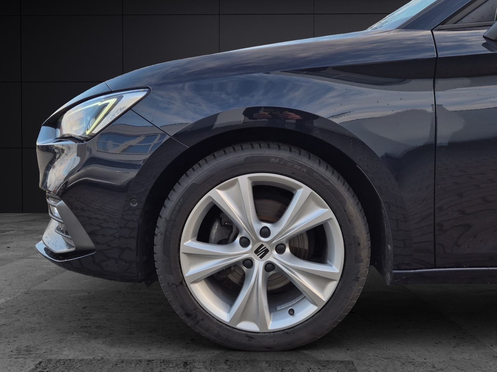 Fahrzeugabbildung SEAT Leon eTSI FR-Line DSG LED Navi GRA PDC SH