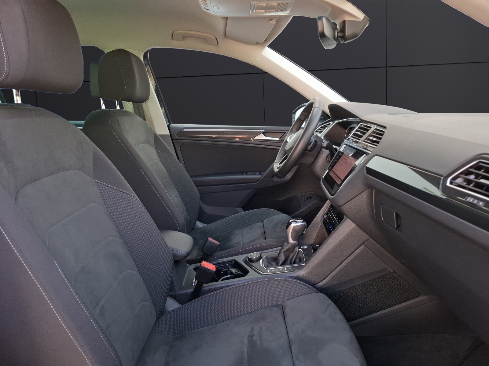 Fahrzeugabbildung Volkswagen Tiguan TDI Elegance 4M STH Matrix AHK Navi AID ACC HUD RFK