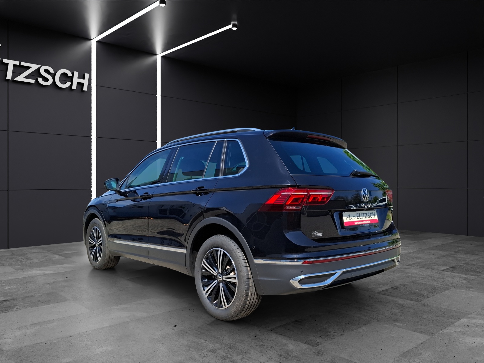Fahrzeugabbildung Volkswagen Tiguan TDI Elegance 4M STH Matrix AHK Navi AID ACC HUD RFK