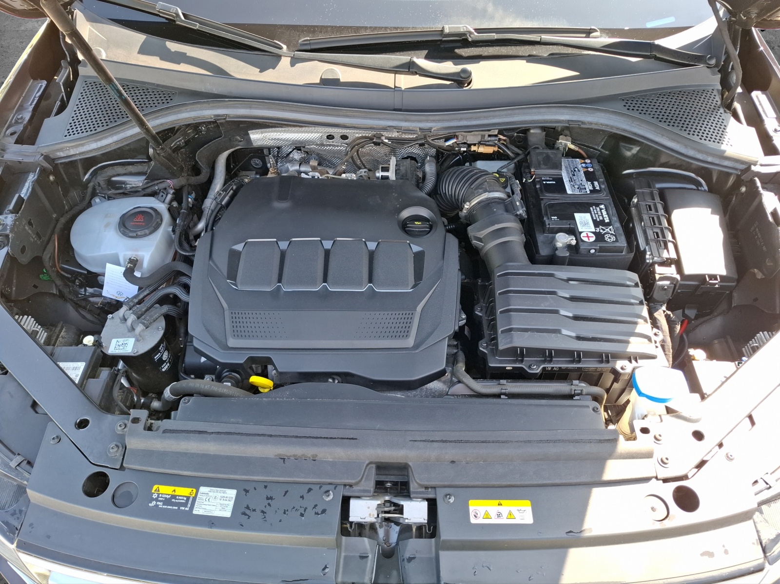 Fahrzeugabbildung Volkswagen Tiguan TDI Elegance 4M STH Matrix AHK Navi AID ACC HUD RFK