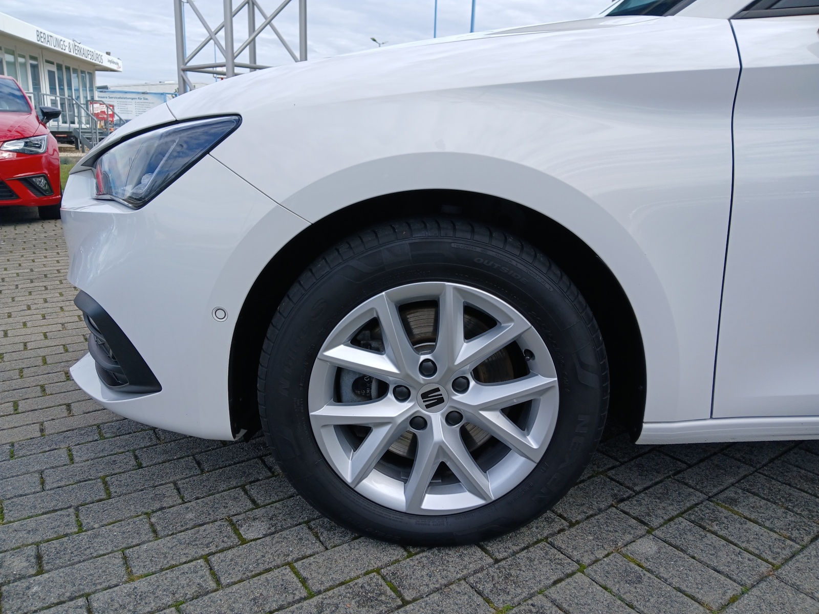 Fahrzeugabbildung SEAT Leon ST TDI Style DSG LED Navi AID Pano GRA Park-Assist SH