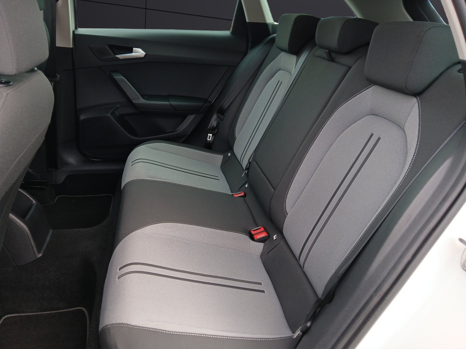 Fahrzeugabbildung SEAT Leon ST TDI Style DSG LED Navi AID Pano GRA Park-Assist SH