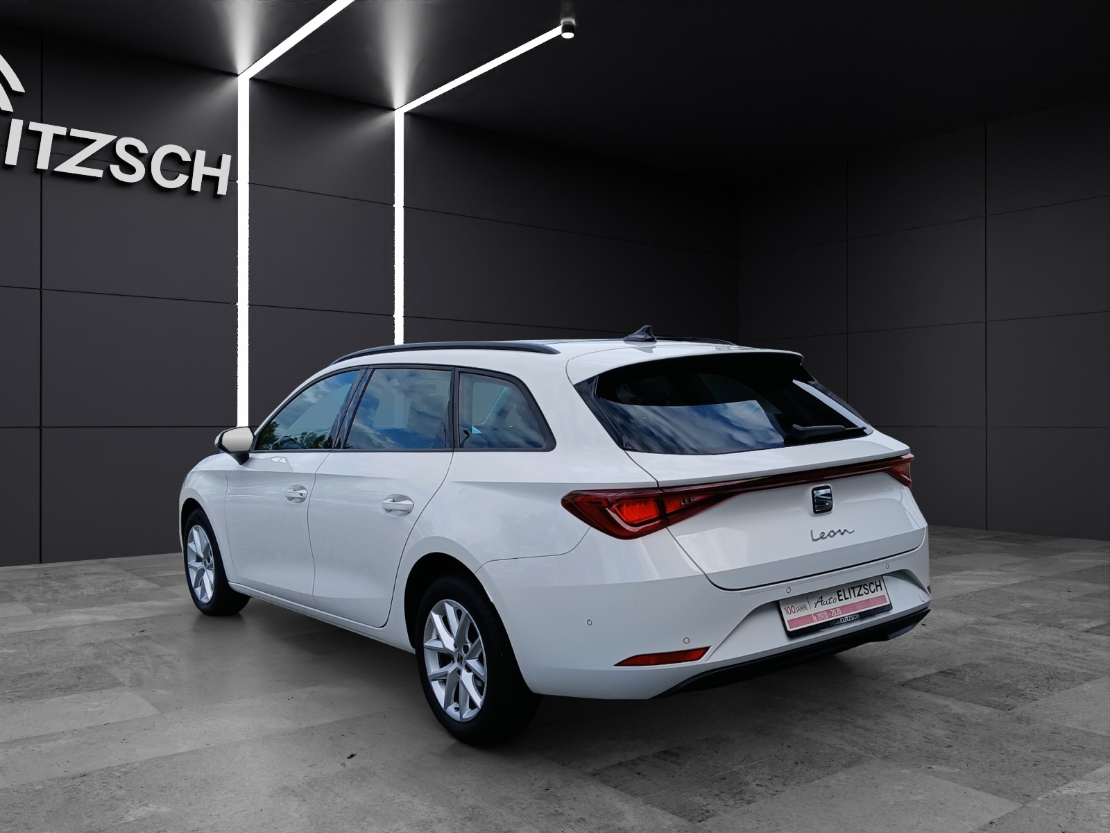 Fahrzeugabbildung SEAT Leon ST TDI Style DSG LED Navi AID Pano GRA Park-Assist SH